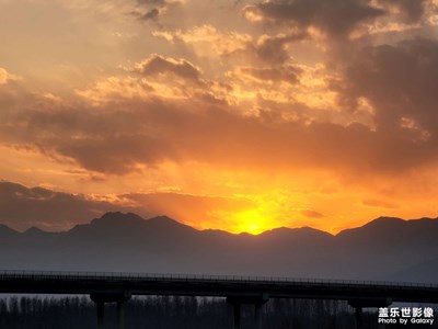 夕陽(yáng)紅，拍的有點(diǎn)晚。