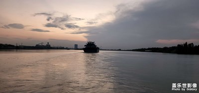 東江之美：乘舟破浪隨手拍