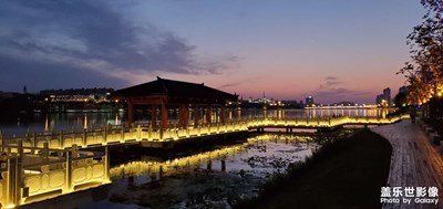 夜晚散步隨手拍的河邊