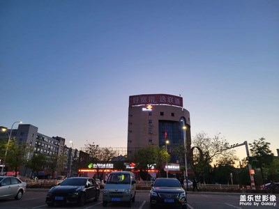 【夜城春】廣場(chǎng)