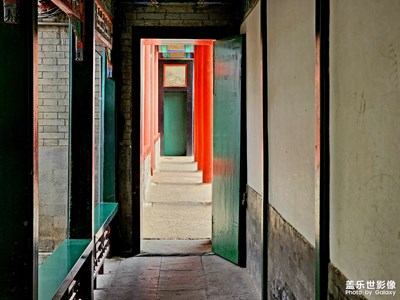 曲徑通幽暗自來(lái)