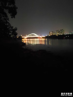 夜色下的橋