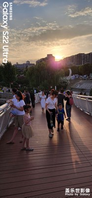 【于光影同行】+夕照……( 22u背光拍攝 )