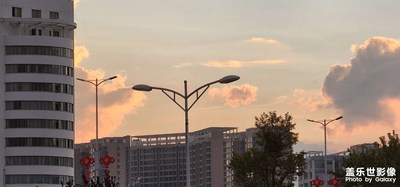 晚霞滿天飛…………