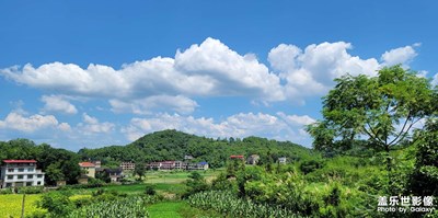 偏僻農(nóng)村炎炎烈日