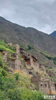 懸崖上的古羌寨