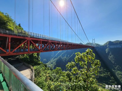 【帶著手機(jī)去旅行】天下奇觀矮寨大橋