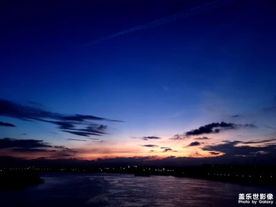 入秋中漸變藍調(diào)晚霞