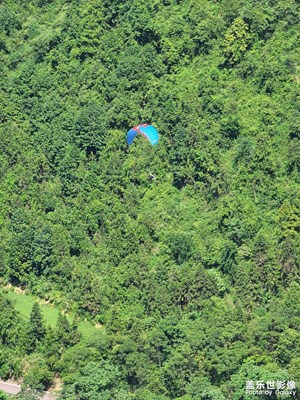 長(zhǎng)焦高空滑翔傘