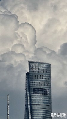 幾公里外的上海中心