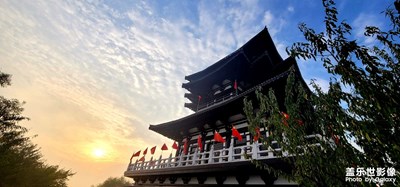 日出東方，盛世華誕。