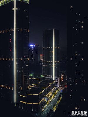 夜幕下的街景
