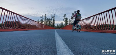 繞城綠道打卡騎行自行車(chē)