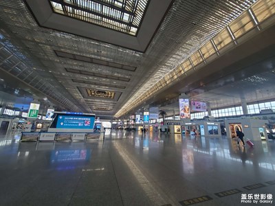 生活不止眼前的茍且，還有詩和遠(yuǎn)方的田野