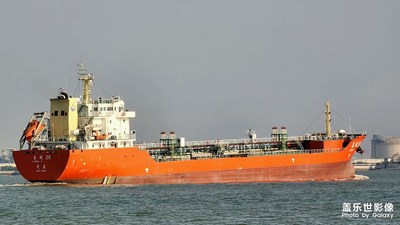 輪船駛過(guò)大洋