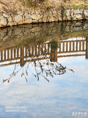 水底藍(lán)天瑤臺(tái)影