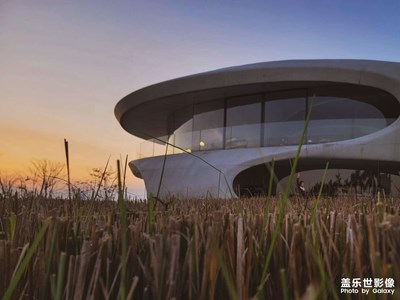 【新年快樂】風(fēng)高云茂，日下漸薄。