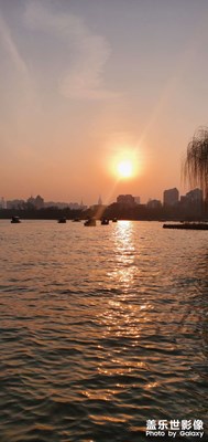 元宵節(jié)夕陽下的湖