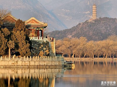 遠(yuǎn)山近水待春色