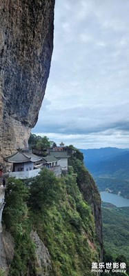 國慶節(jié)快樂之靈通山腳下的攀登