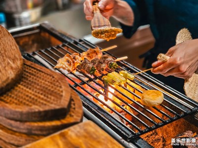 邊做張國榮專場邊拍照