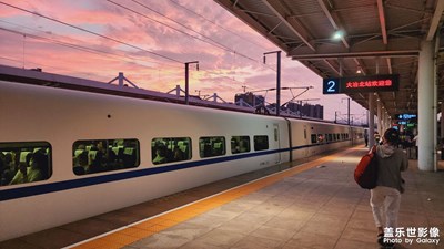 【創(chuàng)意生活】+?動車上欣賞沿途美麗風景