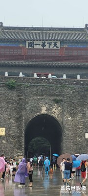 雨中漫步山海關(guān)