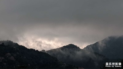 秋天暴雨后的早晨