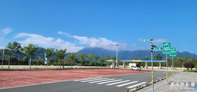 你的唇邊，是呼之欲出的春天。——梅吉