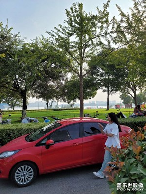 國慶長假不出遠(yuǎn)門，怕堵車。來大龍湖休閑娛樂也挺好a！