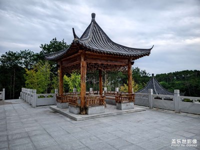 浮舟滄海，立馬昆倉(cāng)。