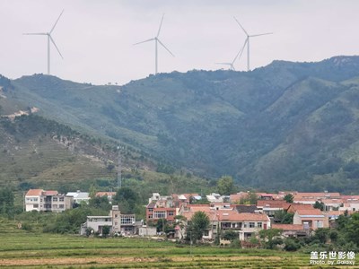 秋是第二個(gè)春，此時(shí)，每一片葉子都是一朵鮮花——加繆