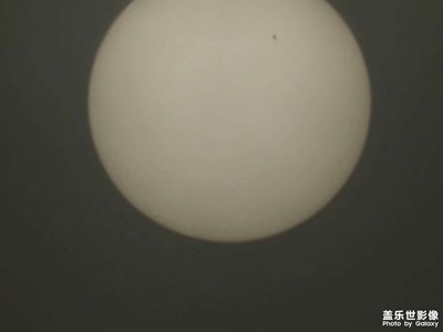 太陽上的黑點(diǎn)能拍到 