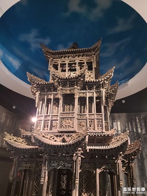 忙里偷閑逛博物館