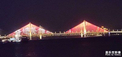 抬頭看 天上就是光