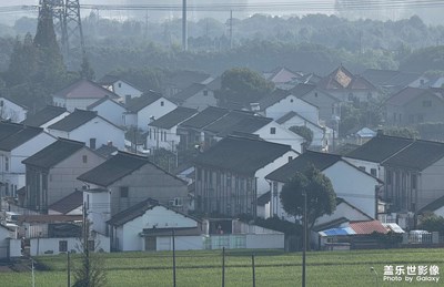 【賞秋正當(dāng)時】+迷霧中的小村莊