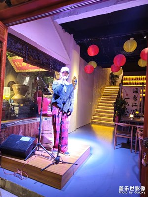 【一鏡一世界】酒吧的熱鬧