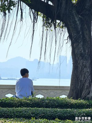 【淡寫(xiě)時(shí)光】江邊漫步