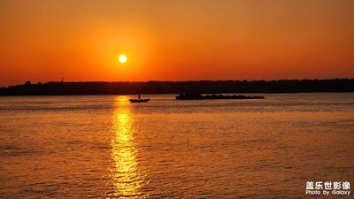 【淡寫時(shí)光】+有光的地方就有影，路過隨拍記錄