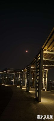 一年又一年，月亮??依舊圓