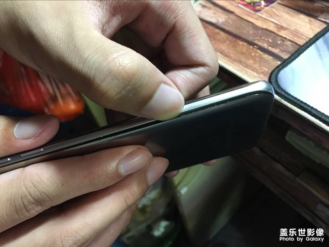 s7e后蓋鼓包了
