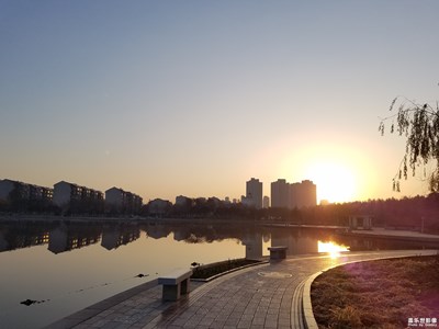 寧?kù)o的清晨大學(xué)校園