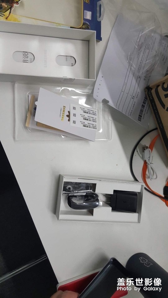 剛到的三星A70，大家看看怎么樣？