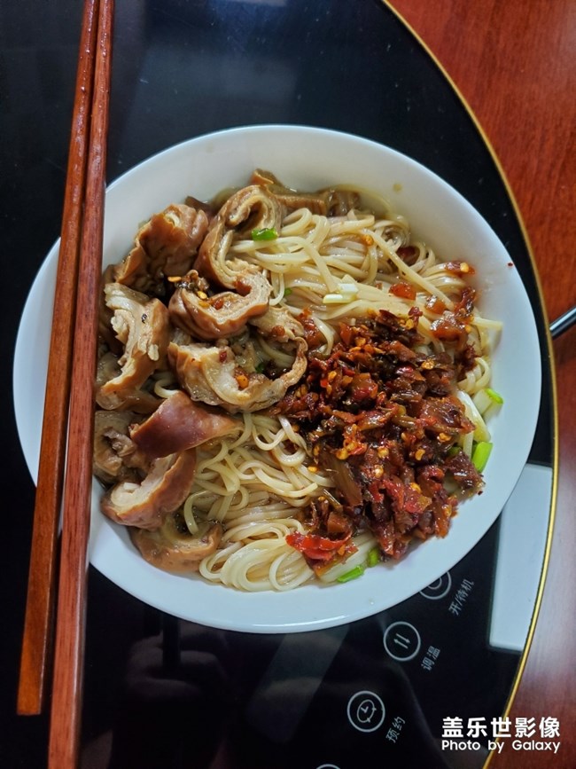 全球首家獨創(chuàng)老干媽香菜大腸面