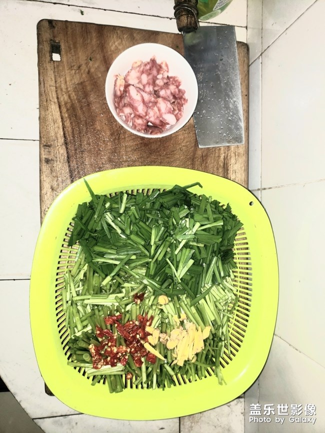 想吃，自己造！之【黎蒿炒臘肉】