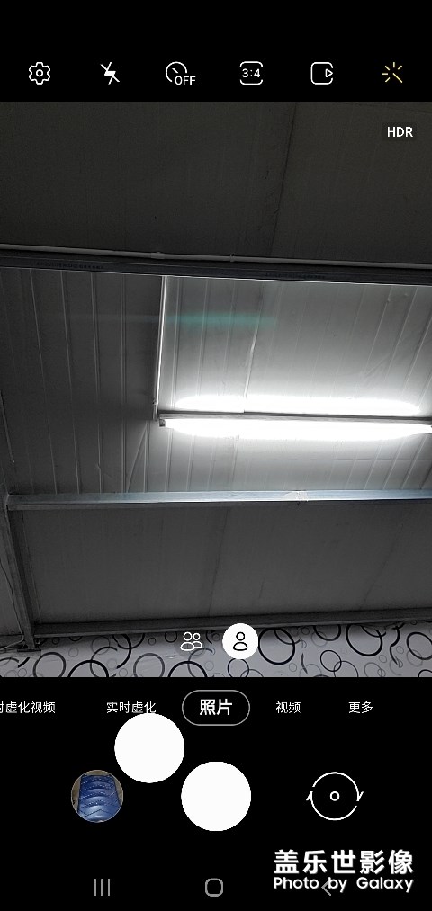 s10+前置攝像頭對光有藍點