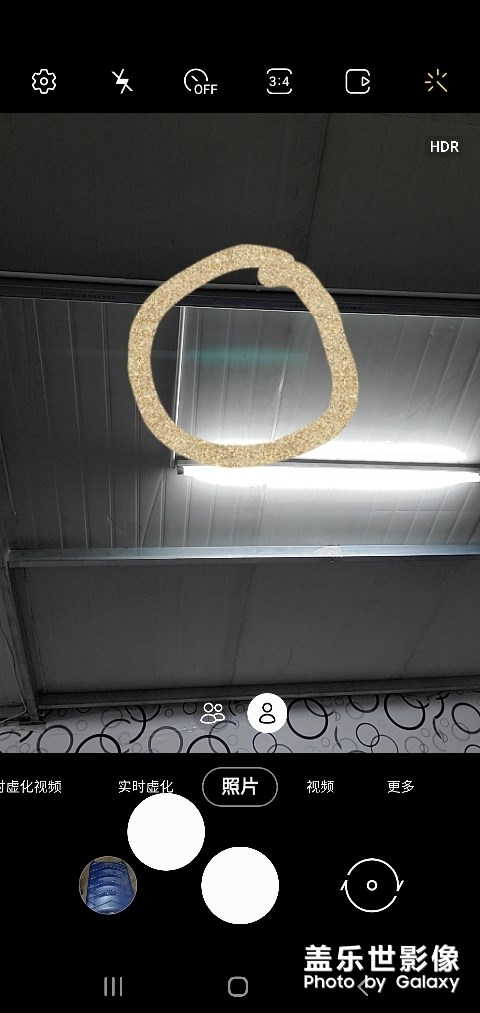 s10+前置攝像頭對光有藍點