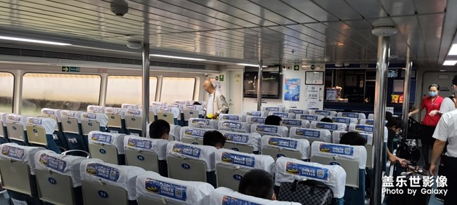 第一次坐船 好激動