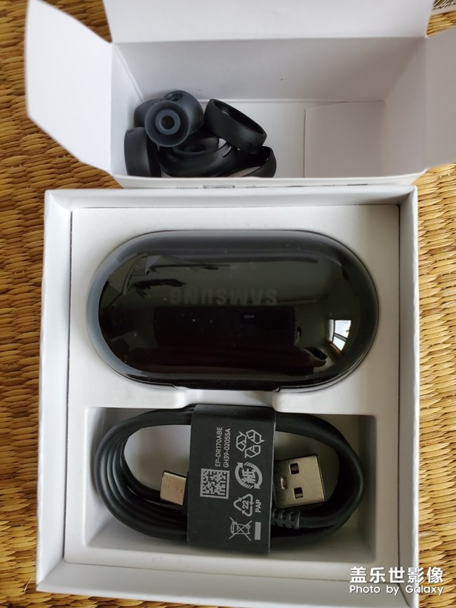 終于買了GALAXY BUDS+
