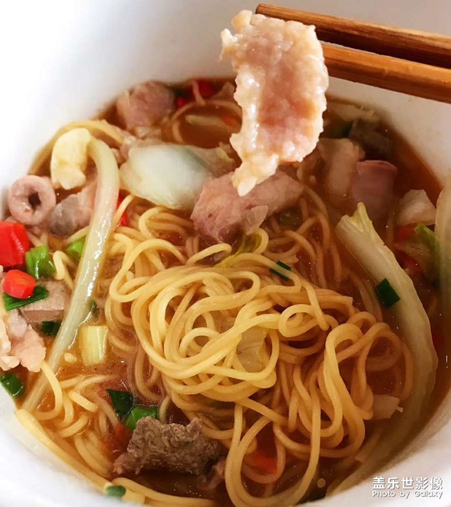 中午吃面，簡單而美味